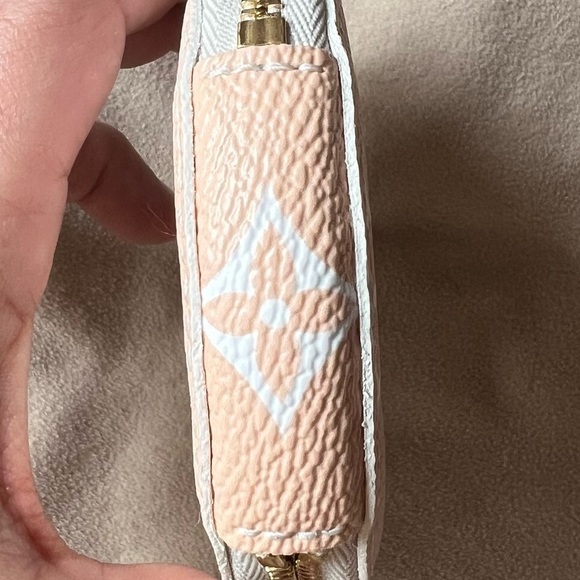 Louis Vuitton Round Coin Purse in By The Pool Monogram Giant Canvas. - Picture 6 of 10